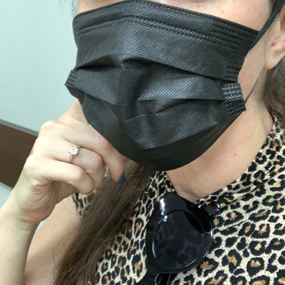 Meet your Posher, Karina - Picture 1 of 1